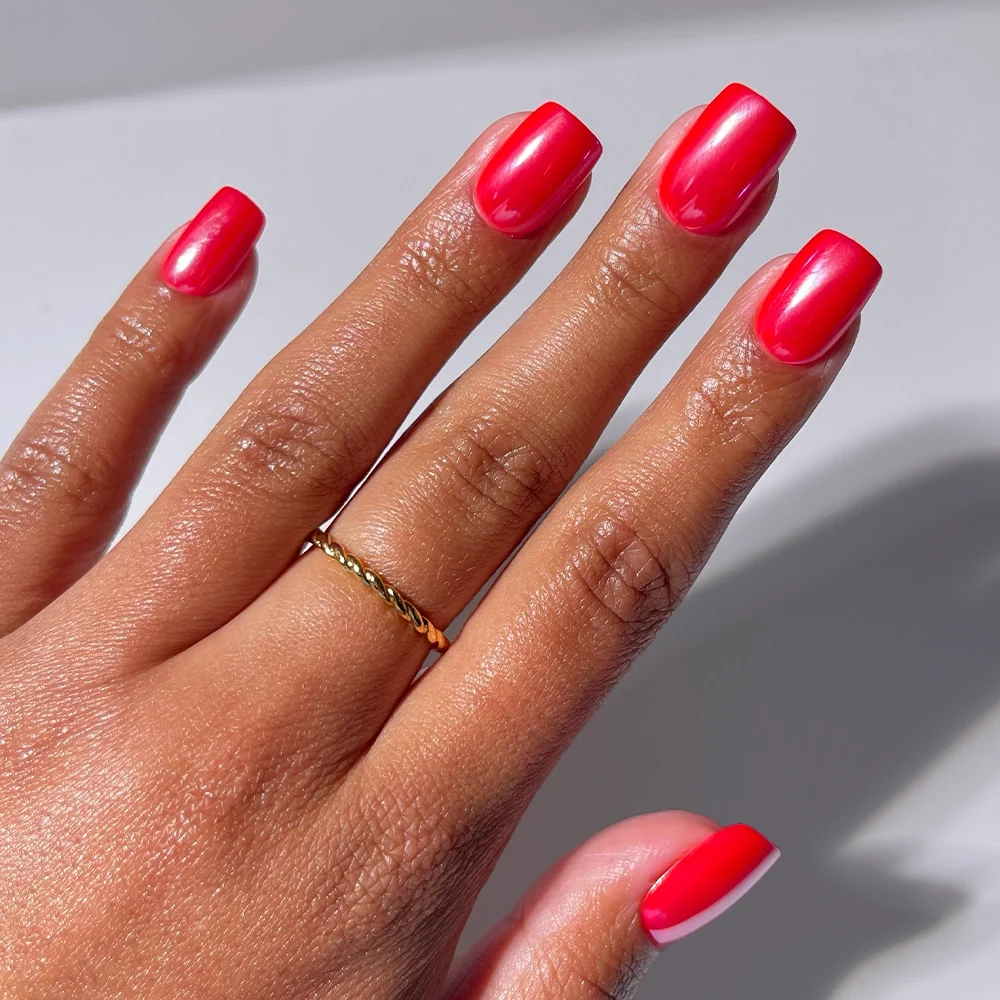 Statement Red